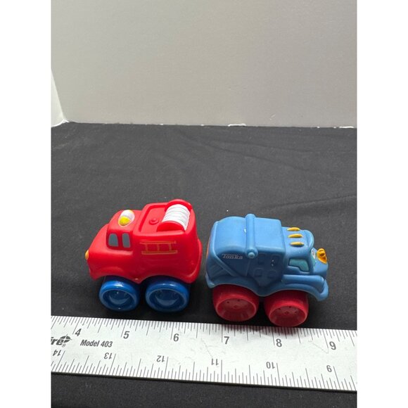 2005 Hasbro Tonka Chunky Plastic Toy Cars Set Of 2 - Red Fire Truck & Blue Tow T - Picture 2 of 6